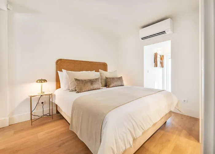 Апартаменты Blq Charneco 1bdr In By Lovelystay