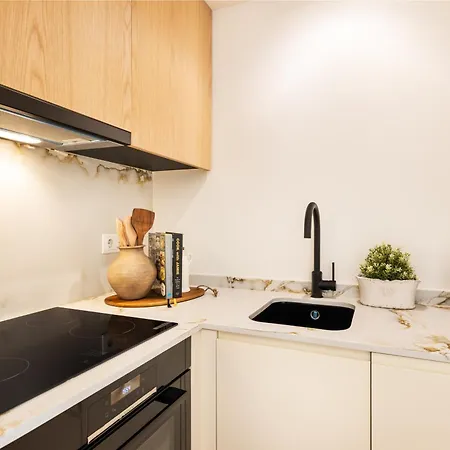Blq Charneco 1bdr In By Lovelystay בולקיאמה